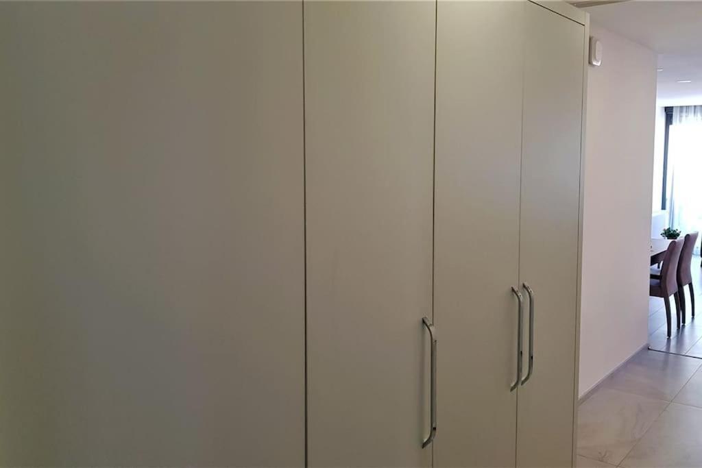 Apartment 10 Location, Close To Beaches And Anywhere *
